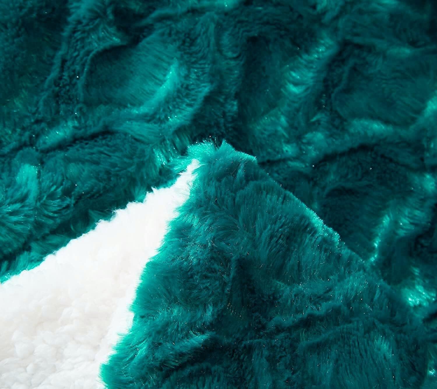 DaDa Bedding Mermaid Scale Emerald Green & Teal Faux Fur Sherpa Throw Blanket