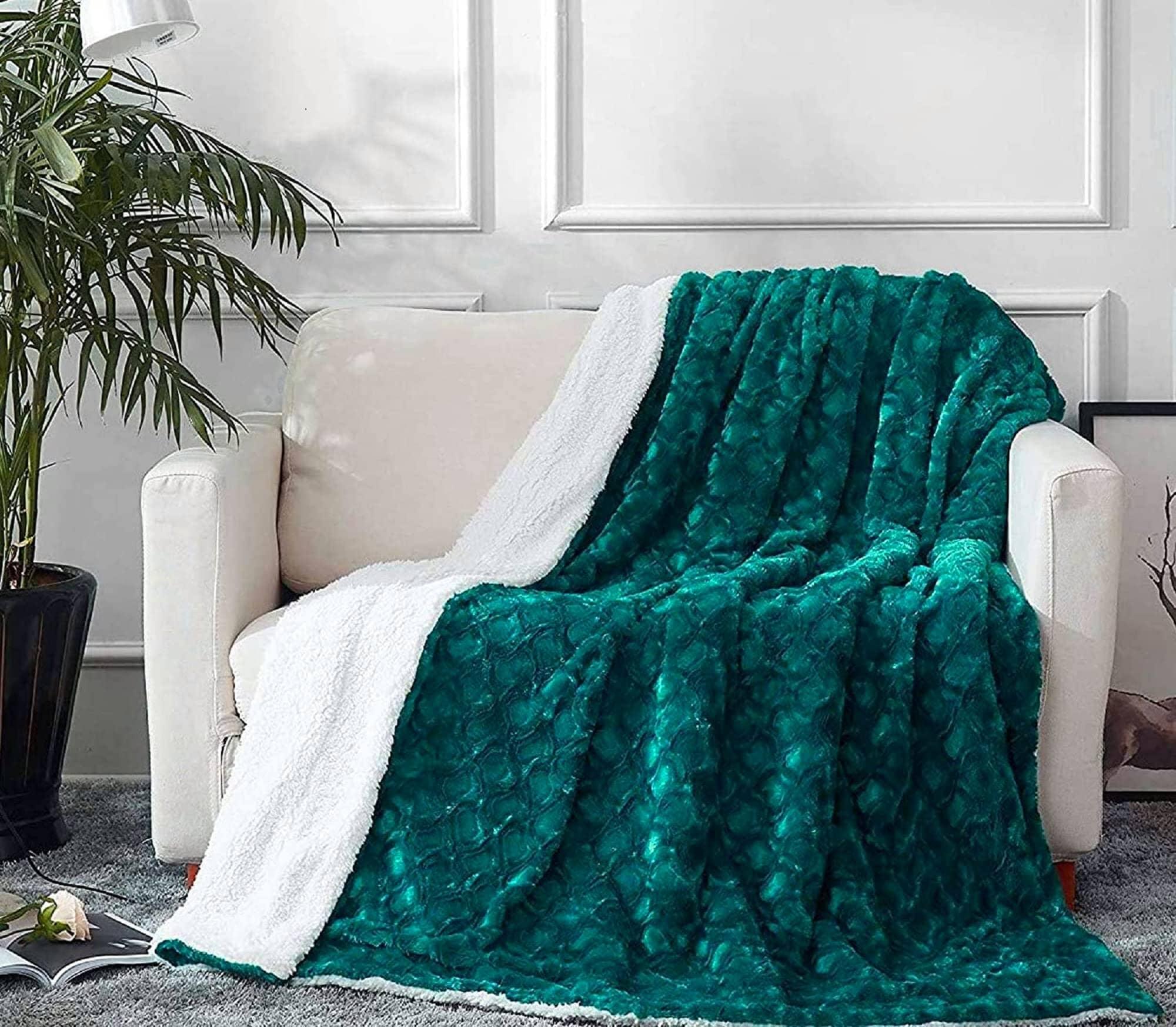 DaDa Bedding Mermaid Scale Emerald Green & Teal Faux Fur Sherpa Throw Blanket