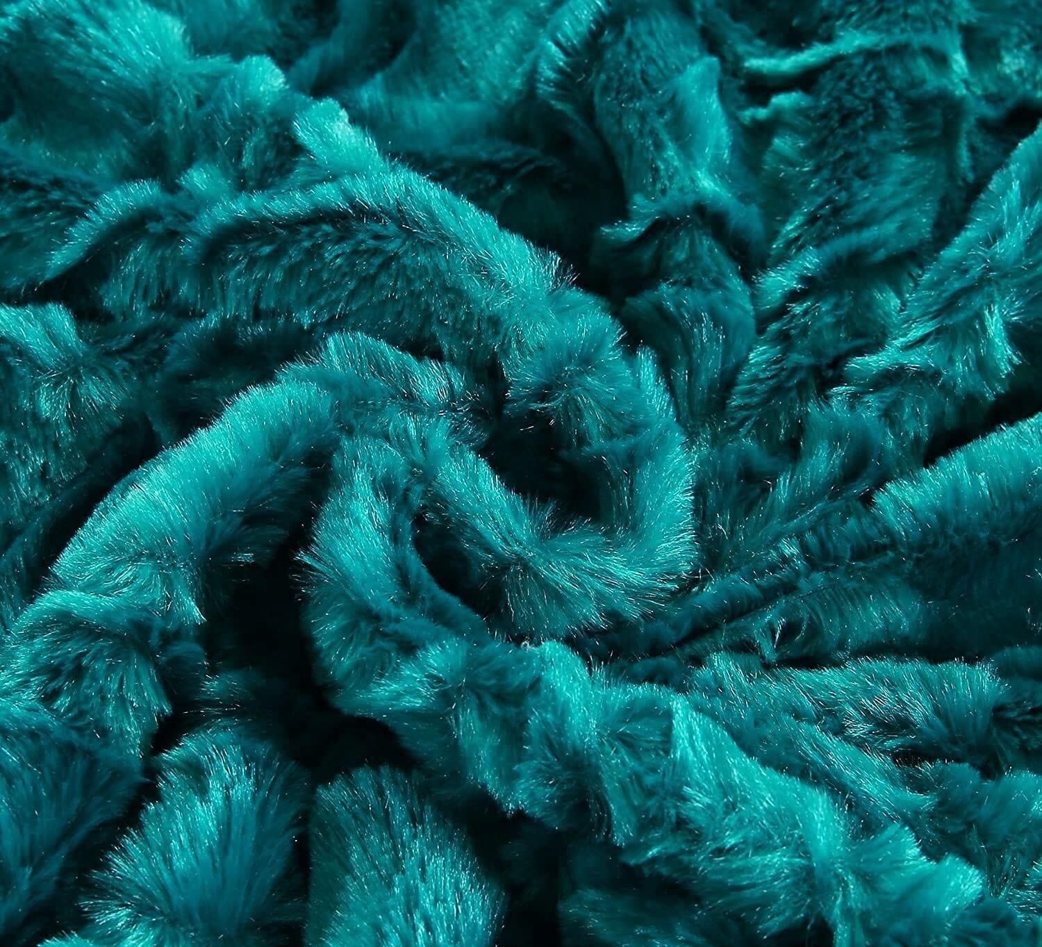 DaDa Bedding Mermaid Scale Emerald Green & Teal Faux Fur Sherpa Throw Blanket