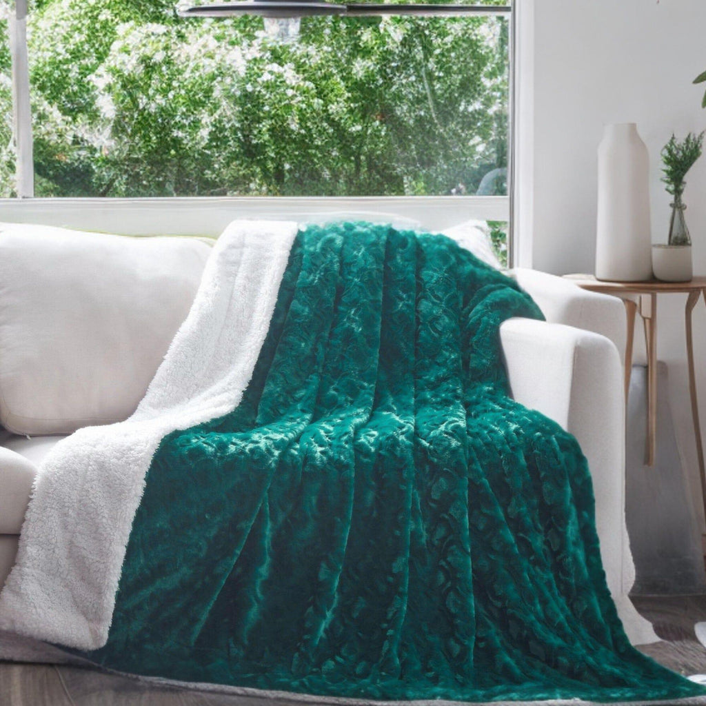 DaDa Bedding Mermaid Scale Emerald Green & Teal Faux Fur Sherpa Throw Blanket