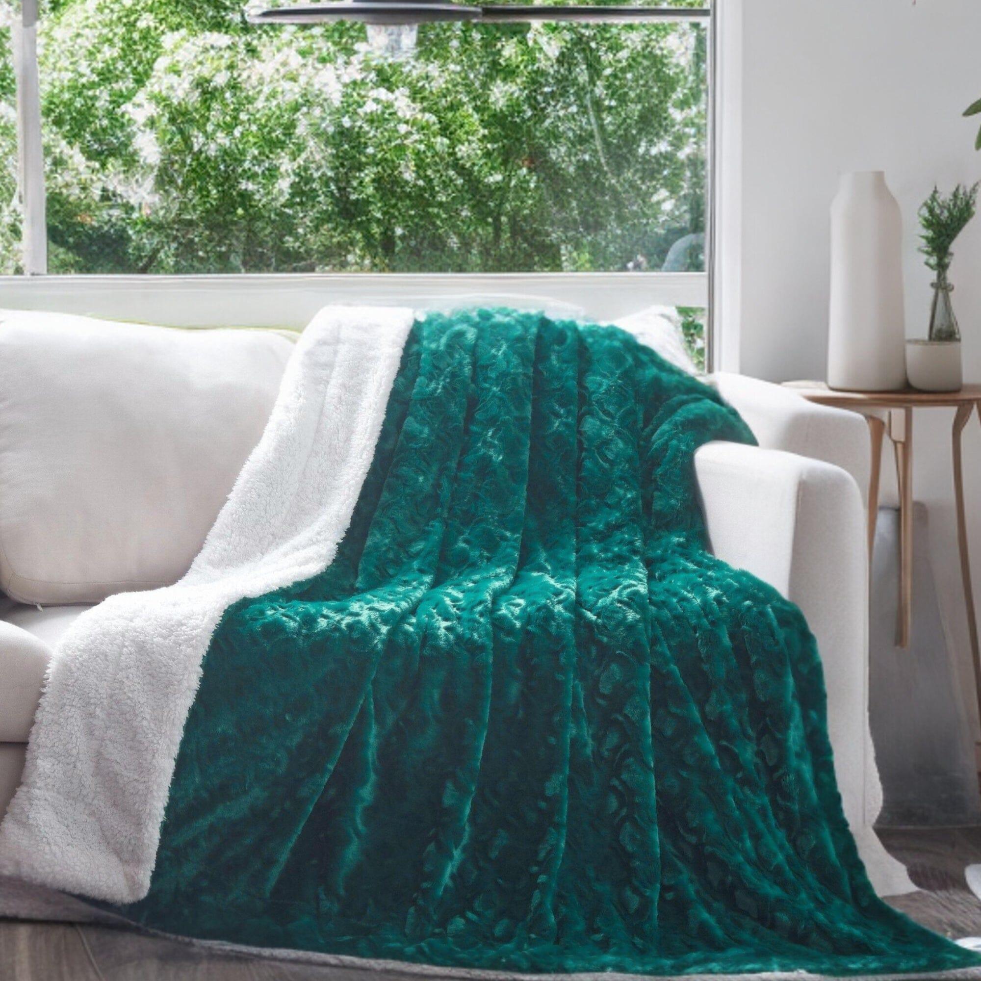 DaDa Bedding Mermaid Scale Emerald Green & Teal Faux Fur Sherpa Throw Blanket