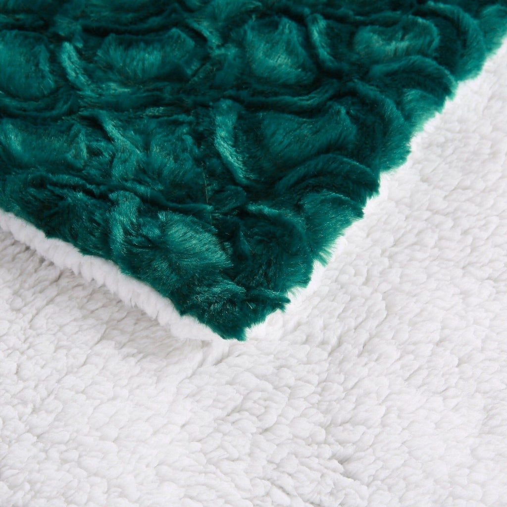 DaDa Bedding Mermaid Scale Emerald Green & Teal Faux Fur Sherpa Throw Blanket