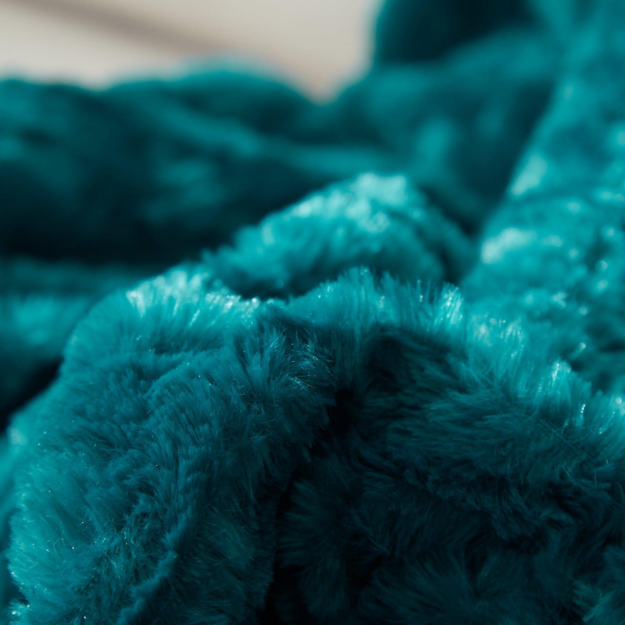 DaDa Bedding Mermaid Scale Emerald Green & Teal Faux Fur Sherpa Throw Blanket