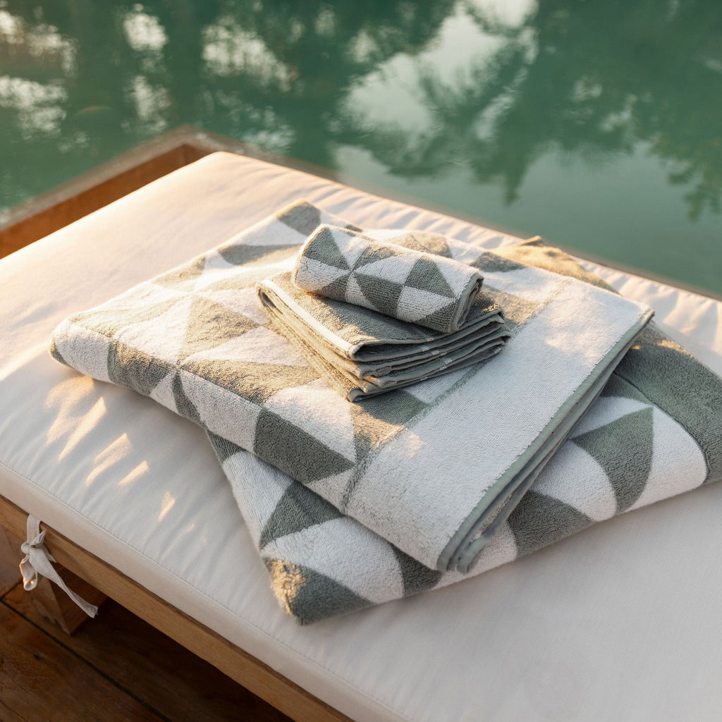 Italic Umbra Towels – 100% Australian Cotton, 600 GSM | Sage & Ecru | Sets from 2 to 12